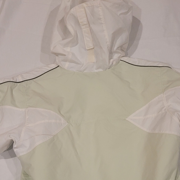 A Columbia Sportswear woman's small sized pistachio green/white  Hooded jacket - Picture 3 of 5